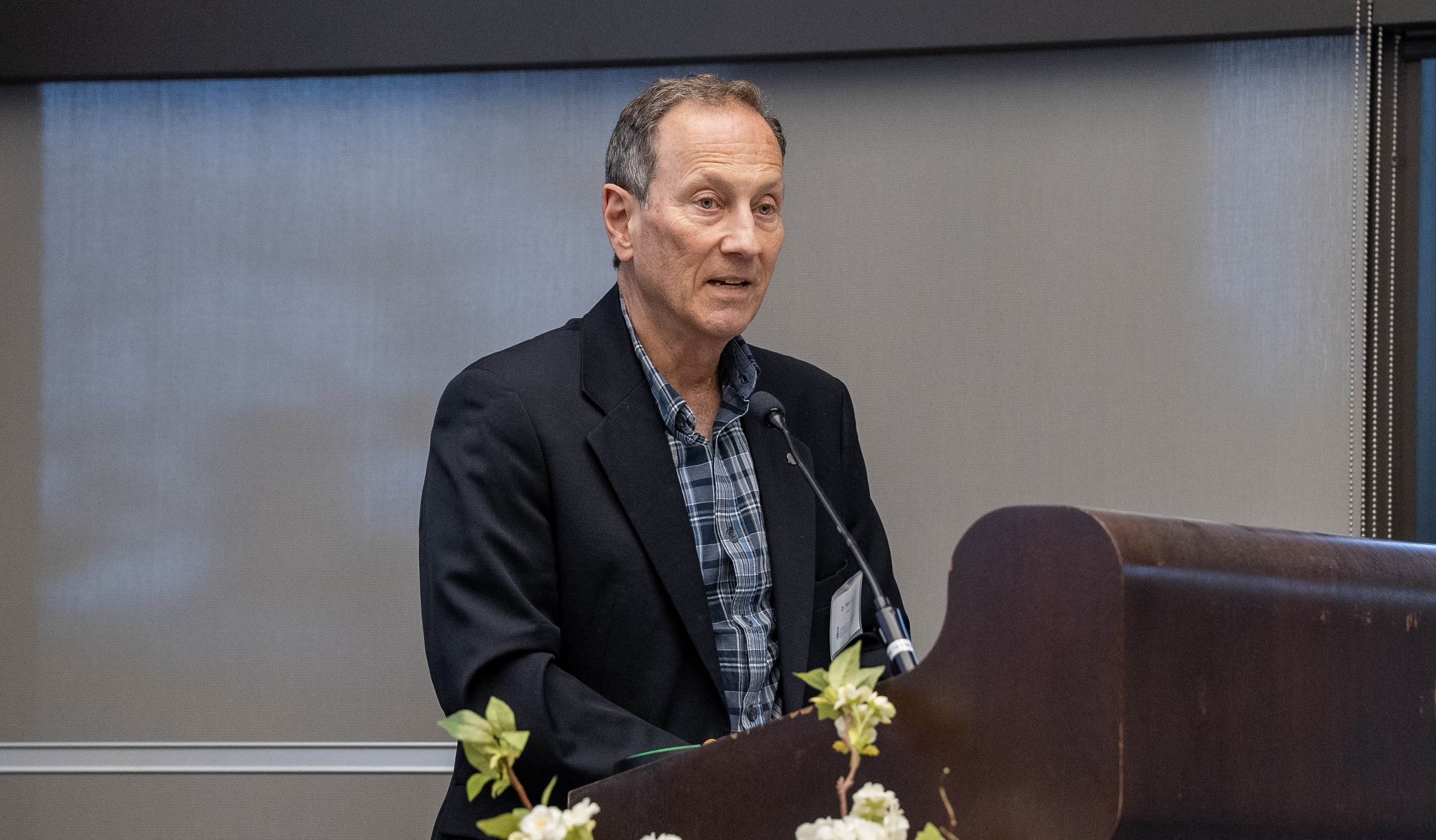 Peter Liu speaking at the 2025 Mentorship Launch event on Oct. 7 at the OISE Library