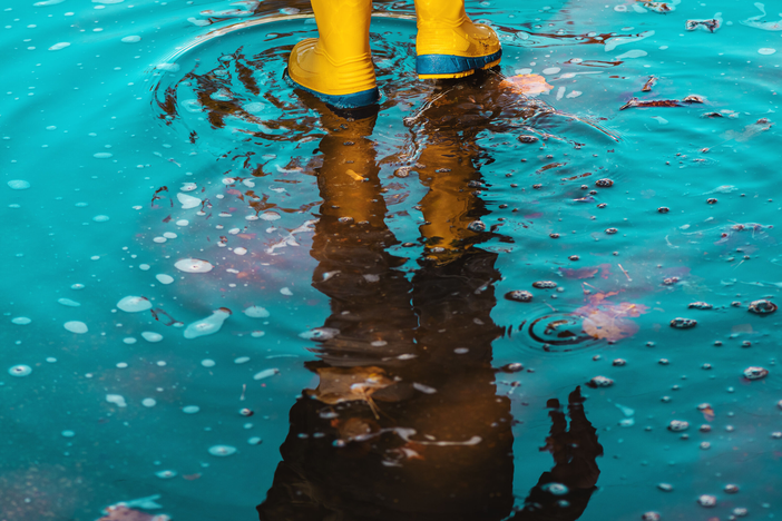 SI2026 - Hero Image (child in boots in puddle)