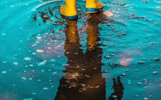 SI2026 - Hero Image (child in boots in puddle)