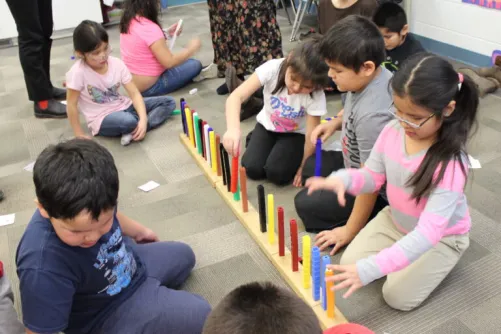Children from Pegamigaabo School in Big Grassy First Nation see how far they can extend a line of multilink cube towers.
